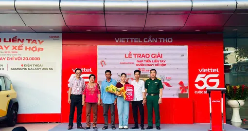 Viettel Cần Thơ trao thưởng xe điện VinFast VF3 cho khách hàng may mắn