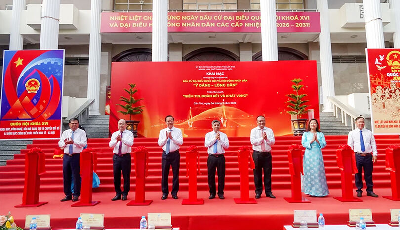 តាំង​ពិ​ព័រណ៍​សៀវ​ភៅ និង​ដាក់​បង្ហាញ​រូប​ភាព​ឯក​សារ​ក្រោម​ប្រ​ធាន​បទ​អំ​ណរ​បោះ​ឆ្នោត​តំ​ណាង​រដ្ឋ​សភា និង​ក្រុម​ប្រឹក្សា​ប្រ​ជា​ជន​គ្រប់​ថ្នាក់