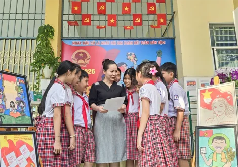 Sáng tạo “Góc tuyên truyền bầu cử” trong học đường