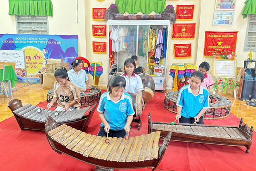 ខិត​ខំ​កសាង​សា​លា​រៀន​ស្និទ្ធ​ស្នាល​ សិស្ស​សកម្ម​