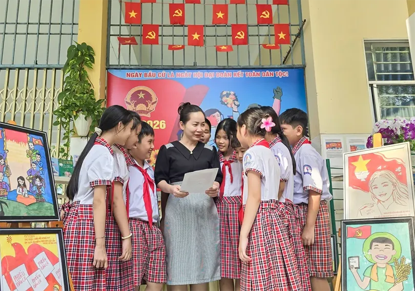 Sáng tạo “Góc tuyên truyền bầu cử” trong học đường