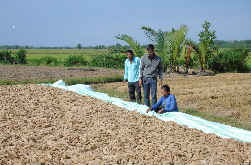 ឈាន​ឡើង​អា​ស្រ័យ​ការ​ព្យា​យាម​ខិត​ខំ​ពល​កម្ម​ផលិត​