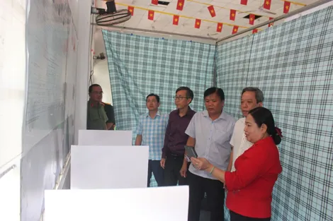 Đoàn kiểm tra của Ủy ban bầu cử TP Cần Thơ làm việc với Ủy ban bầu cử các xã, phường