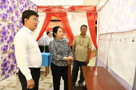 Đoàn kiểm tra số 3 kiểm tra công tác bầu cử tại xã Long Phú