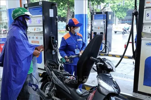 Tiếp tục chi mạnh quỹ bình ổn, xăng RON95 tăng giá nhẹ từ 22 giờ ngày 12/3