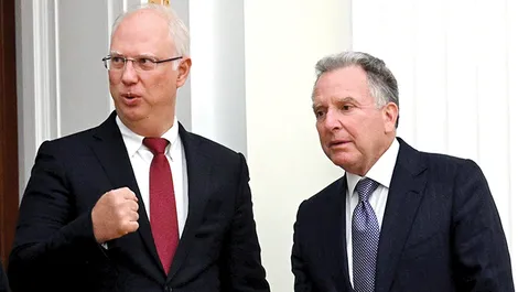 Mỹ tạm ngừng trừng phạt dầu mỏ Nga