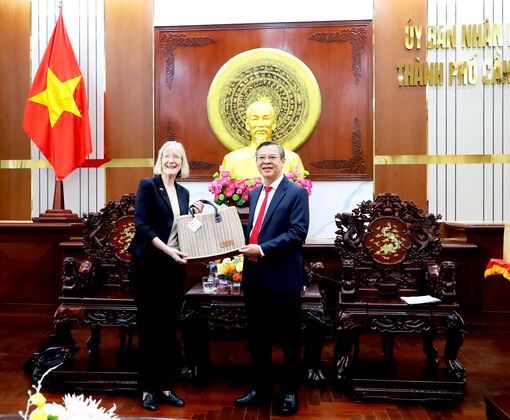 ថ្នាក់​ដឹក​នាំ​ទី​ក្រុង​ទទួល​ជួប​និង​ធ្វើ​ការ​ជា​មួយ​ឯក​អគ្គ​រដ្ឋ​ទូត​ពេញ​សិទ្ធ​អូ​ស្ត្រា​លី​ប្រ​ចាំ​នៅ​វៀត​ណាម