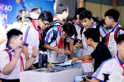 បំ​ផុស​ចលនា​ប្រ​ឡង​ប្រ​ណាំង​អប​អរ​សា​ទរ​អនុស្សាវ​រីយ៍ ៨៥ ឆ្នាំ​ទិ​វា​បង្កើត​កង​យុវ​ជន​ឈាន​មុខ​ហូ​ជី​មិញ