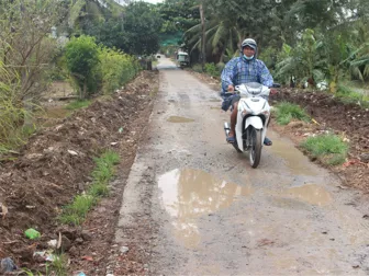 Lộ nông thôn ấp Bưng Cà Pốt cần được nâng cấp
