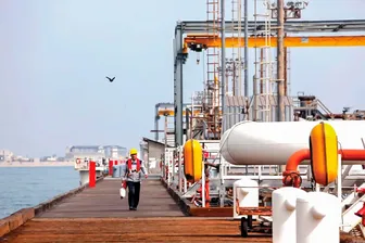 Iran xuất khẩu hàng triệu thùng dầu qua eo biển Hormuz