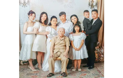 Hạnh phúc của cụ ông 80 năm tuổi Đảng