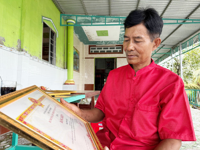 គំរូ​អ្នក​មាន​ប្រិយ​ភាព សកម្ម​ចូល​រួម​ក្នុង​ការ​កសាង​ជន​បទ​ថ្មី