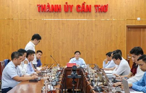 Lãnh đạo thành phố tiếp đại diện Viettel Cần Thơ trao đổi về các nhiệm vụ thúc đẩy chuyển đổi số