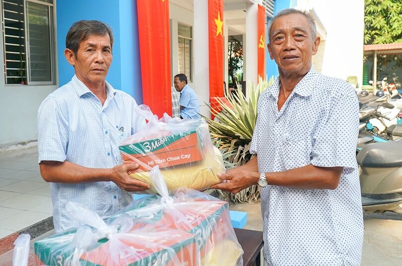 លេខា​សា​ខា​បក្ស​ធ្វើ​ជា​គំរូ