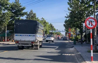 Đã khắc phục tình trạng xe hơi quay đầu trước cổng Trường Thực hành Sư phạm gây ùn tắc giao thông