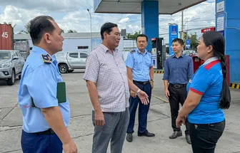 Giá xăng dầu chỉ được điều chỉnh ngay sau 1 ngày khi giá cơ sở tăng từ 15% trở lên