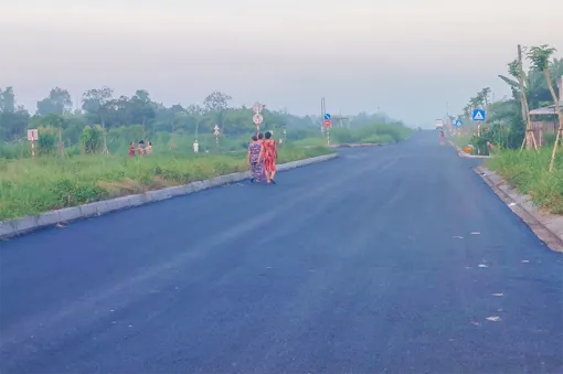 Nguy cơ tai nạn giao thông khi tập thể dục dưới lòng đường