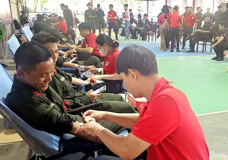 Khoảng 1.000 người tham gia hiến máu tại Chương trình “Chủ nhật Đỏ” lần thứ XVIII được tổ chức ở Cần Thơ