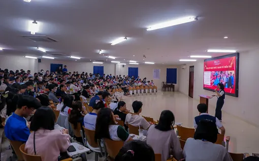 Đẩy mạnh ứng dụng công nghệ thông tin, mạng xã hội tuyên truyền các chủ trương của Đảng cho thanh niên