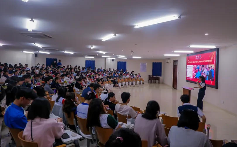 Đẩy mạnh ứng dụng công nghệ thông tin, mạng xã hội tuyên truyền các chủ trương của Đảng cho thanh niên