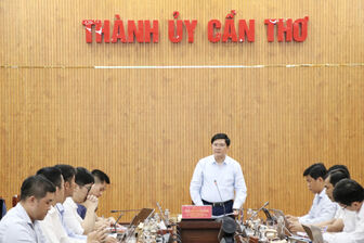 ថ្នាក់​ដឹក​នាំ​គណៈ​កម្មា​ធិការ​បក្ស​ទី​ក្រុង ទទួល​ជួប​តំ​ណាង Viettel កឹង​ធើ ពិ​ភាក្សា​អំ​ពី​ភារ​កិច្ច​ជំ​រុញ​ការ​ផ្លាស់​ប្ដូរ​ឌី​ជី​ថល