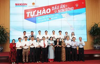 Trao tặng bản đồ Việt Nam tại TP Cần Thơ Trao tặng bản đồ Việt Nam tại TP Cần Thơ