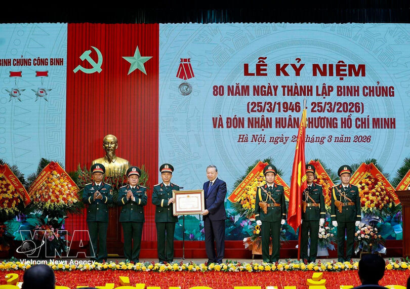 Party chief presents Ho Chi Minh Order to Engineering Corps
.