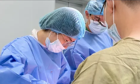 Bác sĩ sản khoa Cần Thơ chạy đua cứu mạng sản phụ vỡ thai ngoài tử cung nguy kịch