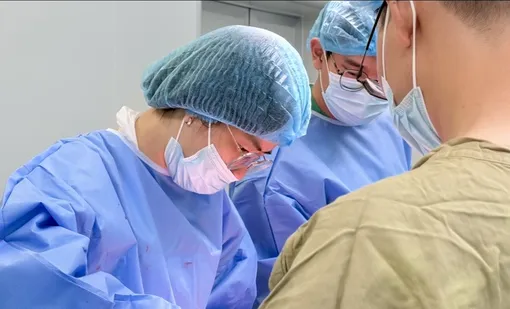 Bác sĩ sản khoa Cần Thơ chạy đua cứu mạng sản phụ vỡ thai ngoài tử cung nguy kịch