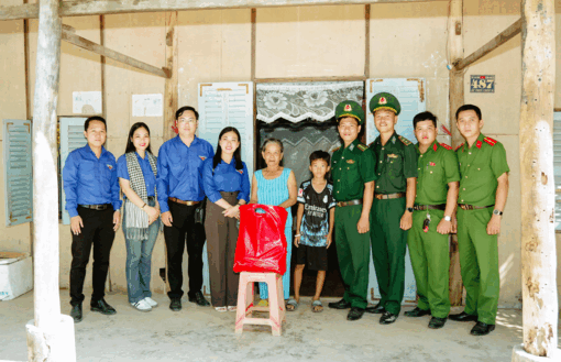 សកម្ម​ភាព​ដ៏​ពុះ​ពោរ " ខែ​មី​នា​ព្រំ​ដែន "