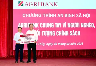 Agribank Chi nhánh Bình Thủy Cần Thơ trao 50 phần quà an sinh cho gia đình chính sách