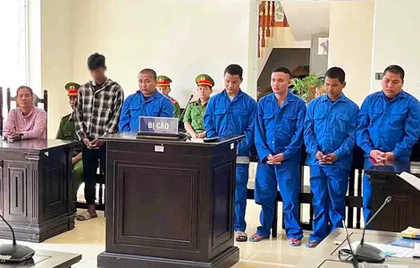 Liên tiếp chặn xe, cướp tài sản, 6 bị cáo lãnh án tù