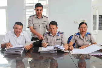 Vận động, thuyết phục trong thi hành án dân sự