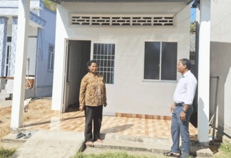 រីក​រាយ​ពេល​មាន​ផ្ទះ​ថ្មី​