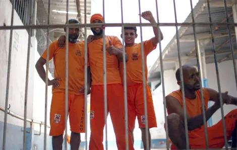 Đọc sách để rút ngắn án tù