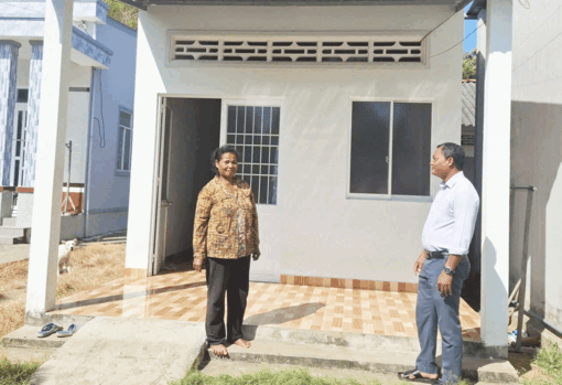 រីក​រាយ​ពេល​មាន​ផ្ទះ​ថ្មី​