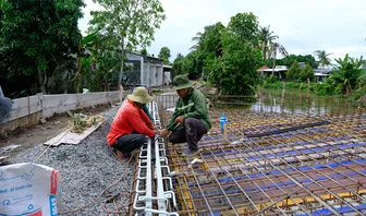 ទ្រឿង​ឡុង​ម្ចាស់​ការ​ផ្សព្វ​ផ្សាយ​កសាង​ជន​បទ​ថ្មី