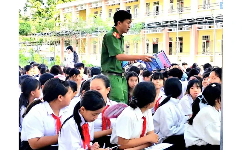 Nhiều hoạt động thiết thực giữ gìn an toàn giao thông, nếp sống văn minh đô thị