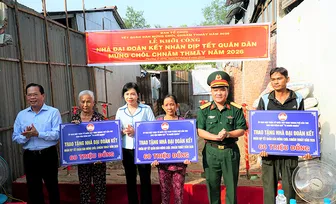 Khởi công xây dựng nhà Đại đoàn kết tặng 3 gia đình đồng bào dân tộc Khmer