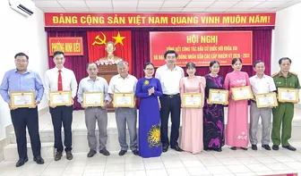 Khen thưởng 174 tập thể và cá nhân có thành tích xuất sắc trong công tác bầu cử