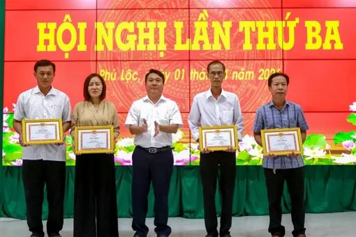 Khen thưởng 9 tập thể và 4 cá nhân hoàn thành xuất sắc nhiệm vụ