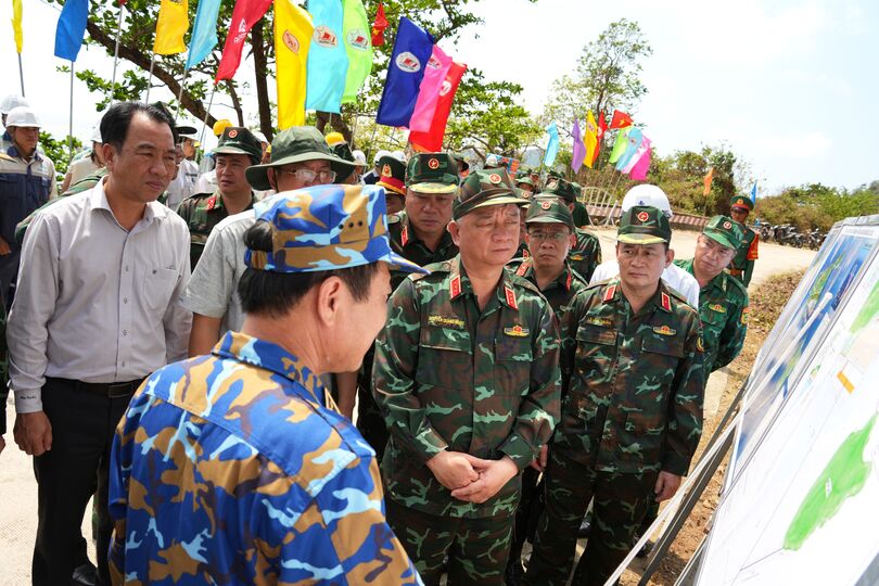 ក្រ​សួង​ការ​ពារ​ជាតិ ធ្វើ​ការ​ជា​មួយ​គណៈ​គ្រប់​គ្រង​គម្រោង ១៦៦ អំ​ពី​ល្បឿន​អនុ​វត្ត​បណ្តា​គម្រោង​សំ​ខាន់ៗ​នៅ​ខេត្ត​កា​ម៉ាវ