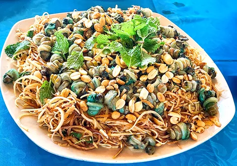 Về cù lao ăn gỏi ốc len bắp chuối