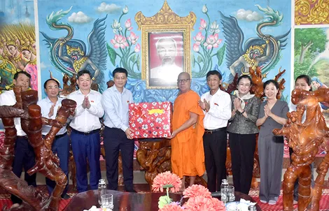 Đoàn công tác Hội đồng Dân tộc của Quốc hội thăm, chúc Tết Chôl Chnăm Thmây đồng bào Khmer TP Cần Thơ