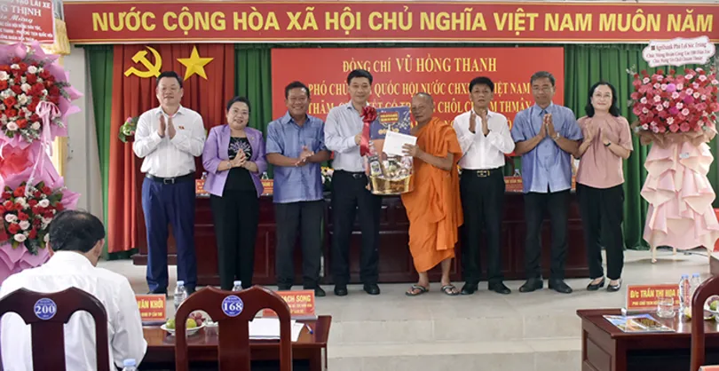 Phó Chủ tịch Quốc hội Vũ Hồng Thanh thăm, chúc Tết Chôl Chnăm Thmây tại TP Cần Thơ