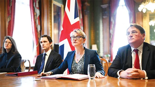 Liên minh quốc tế khó giúp mở cửa eo biển Hormuz