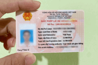 កា​រិយា​ល័យ​នគរ​បាល​ចរា​ចរណ៍​ធ្វើ​ការ​បោះ​ពុម្ព​និង​ផ្តល់​ប័ណ្ណ​បើក​បរ​ក្នុង​រយៈ​ពេល ៥ ថ្ងៃ​ធ្វើការ ចាប់​ពី​ថ្ងៃ​ទទួល​ឯក​សារ​ស្រប​ច្បាប់​គ្រប់​គ្រាន់