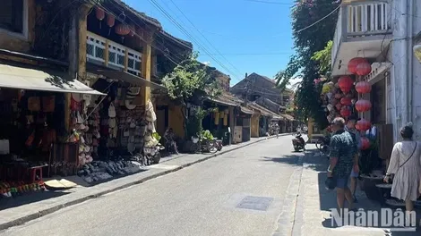 Thời tiết ngày 6/4: Nắng nóng ở nhiều nơi trên cả nước, có nơi đặc biệt gay gắt