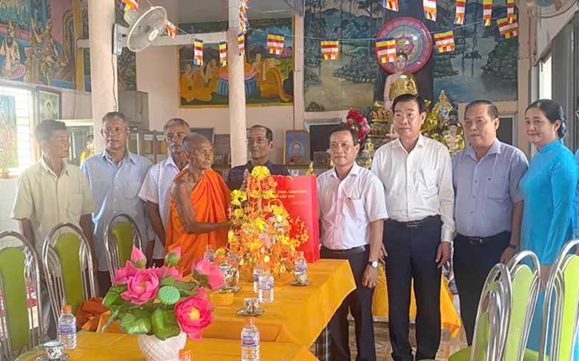 Lãnh đạo thành phố chúc mừng Tết cổ truyền Chôl Chnăm Thmây của đồng bào dân tộc Khmer