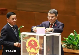 Thông qua Nghị quyết bầu Thủ tướng Chính phủ khóa XVI